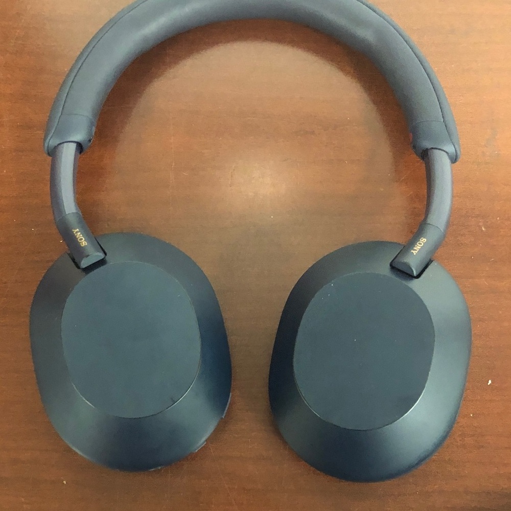 Sony WH-1000XM5 Wireless Over-Ear Headphones in Dark Blue noise-cancelling - Picture 6 of 10